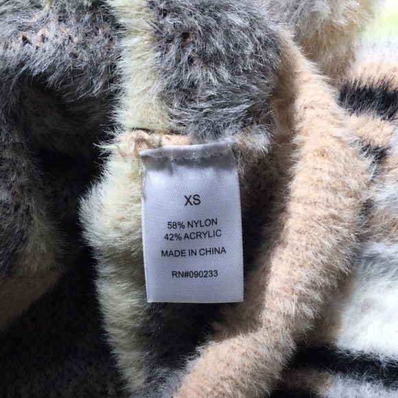 Kendall & Kylie Multi-colored patterned Cardigan in Sz XS - NWOT - Picture 6 of 6